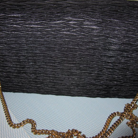 Black Evening Back w/Gold accent & chain by Walborg - Vintage - Picture 4 of 6